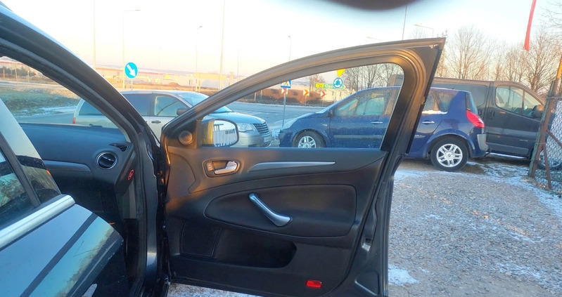 Ford Mondeo cena 23900 przebieg: 206000, rok produkcji 2009 z Terespol małe 92